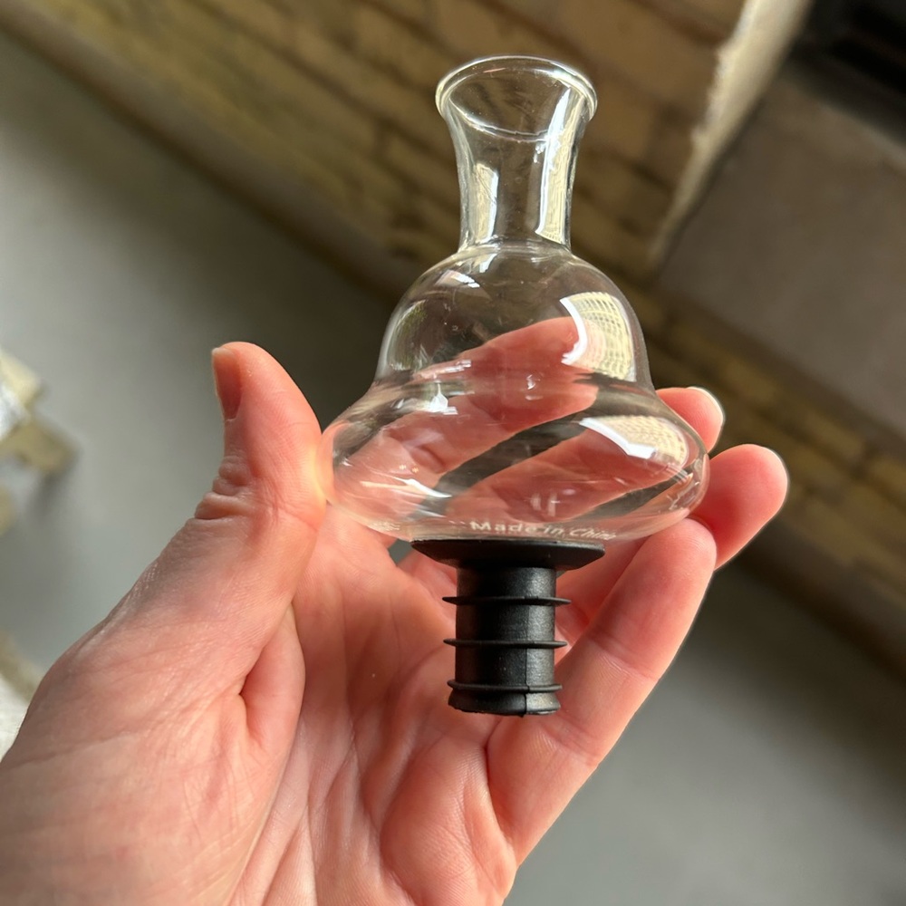 In-bottle wine aerator for wine